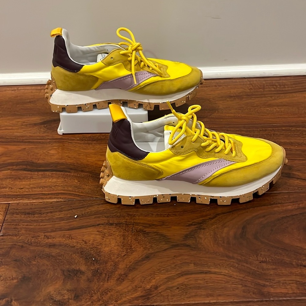 Cute sneakers to wear on a every day basis and very comfortable